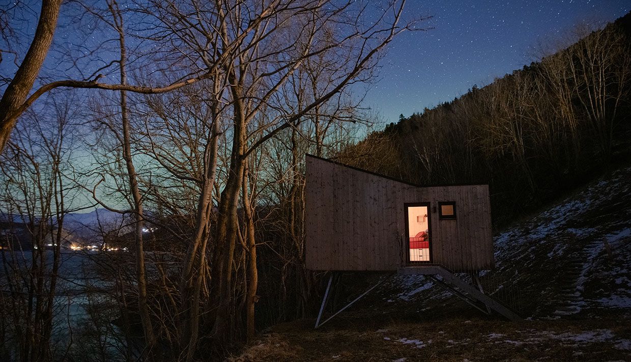 Cabin by the forest and fjord, offering a panoramic view of Hardangerfjord.