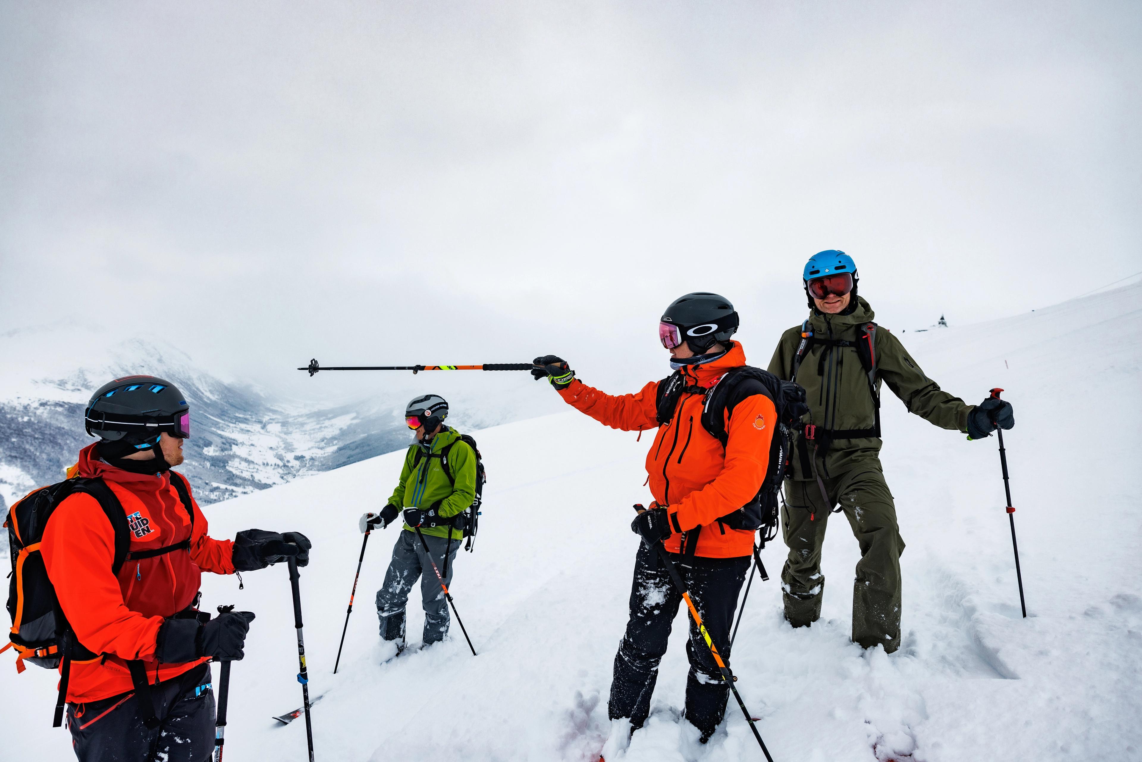 Uteguiden med gruppe på tur på Skifestivalen