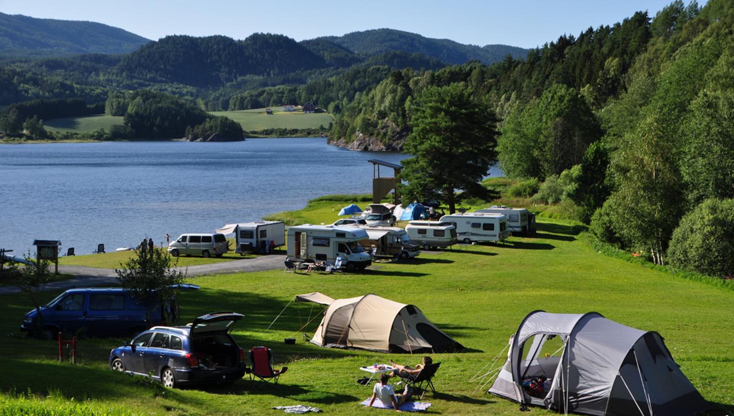 telter og bobiler på Lystang Camping