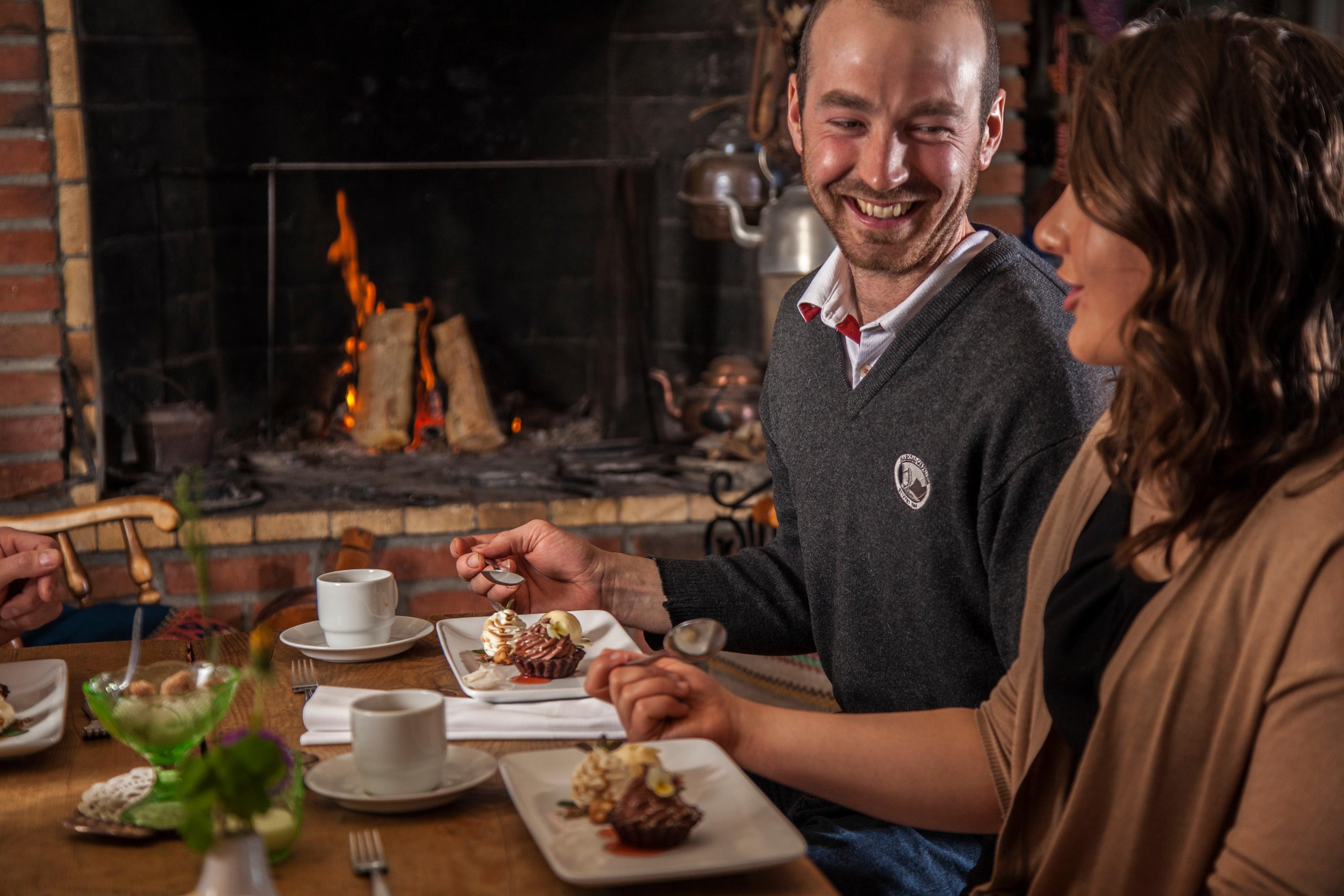 Røkenes Gård og Gjestehus