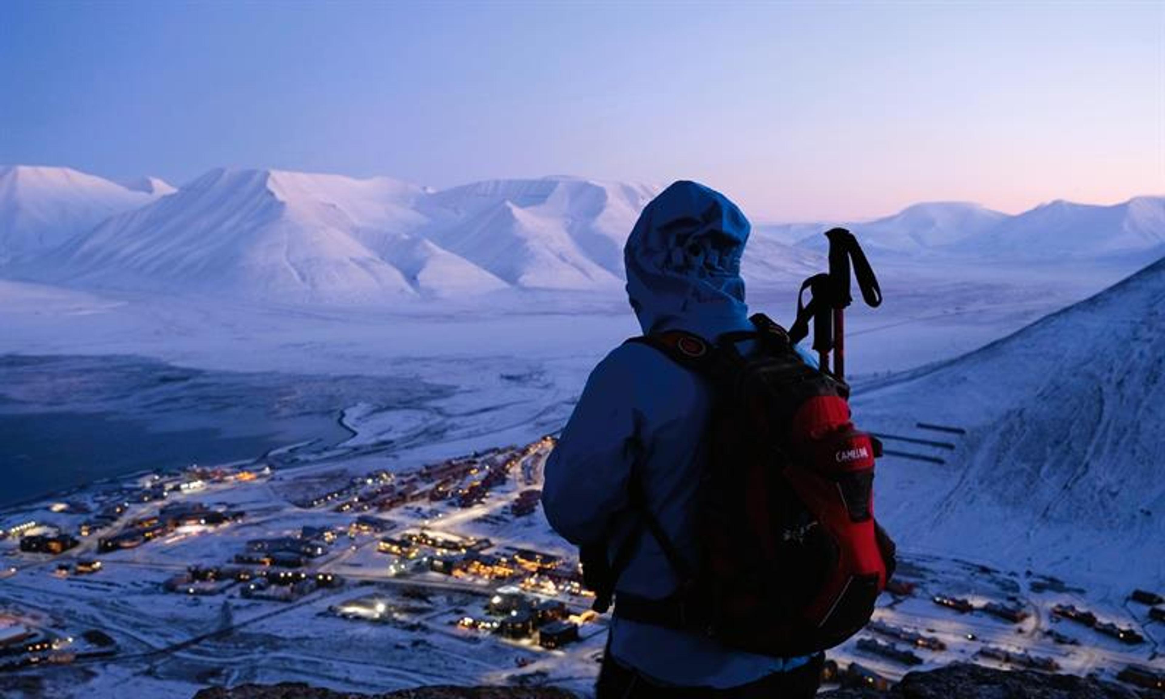 Platåfjellet: Hike with Panorama View over Longyearbyen - Svalbard Wildlife Expeditions