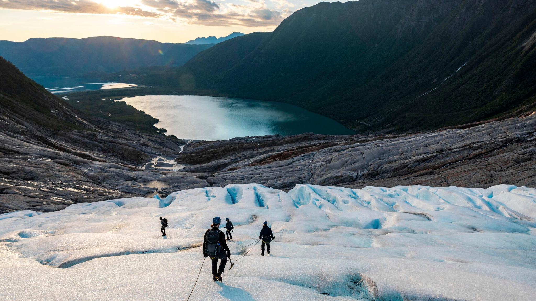 Brevandring på Svartisen med Explore Svartisen