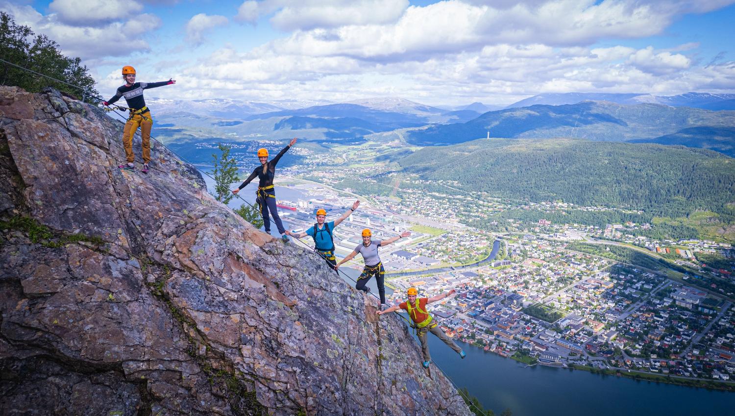 Familie på klatretur i Via Ferrata