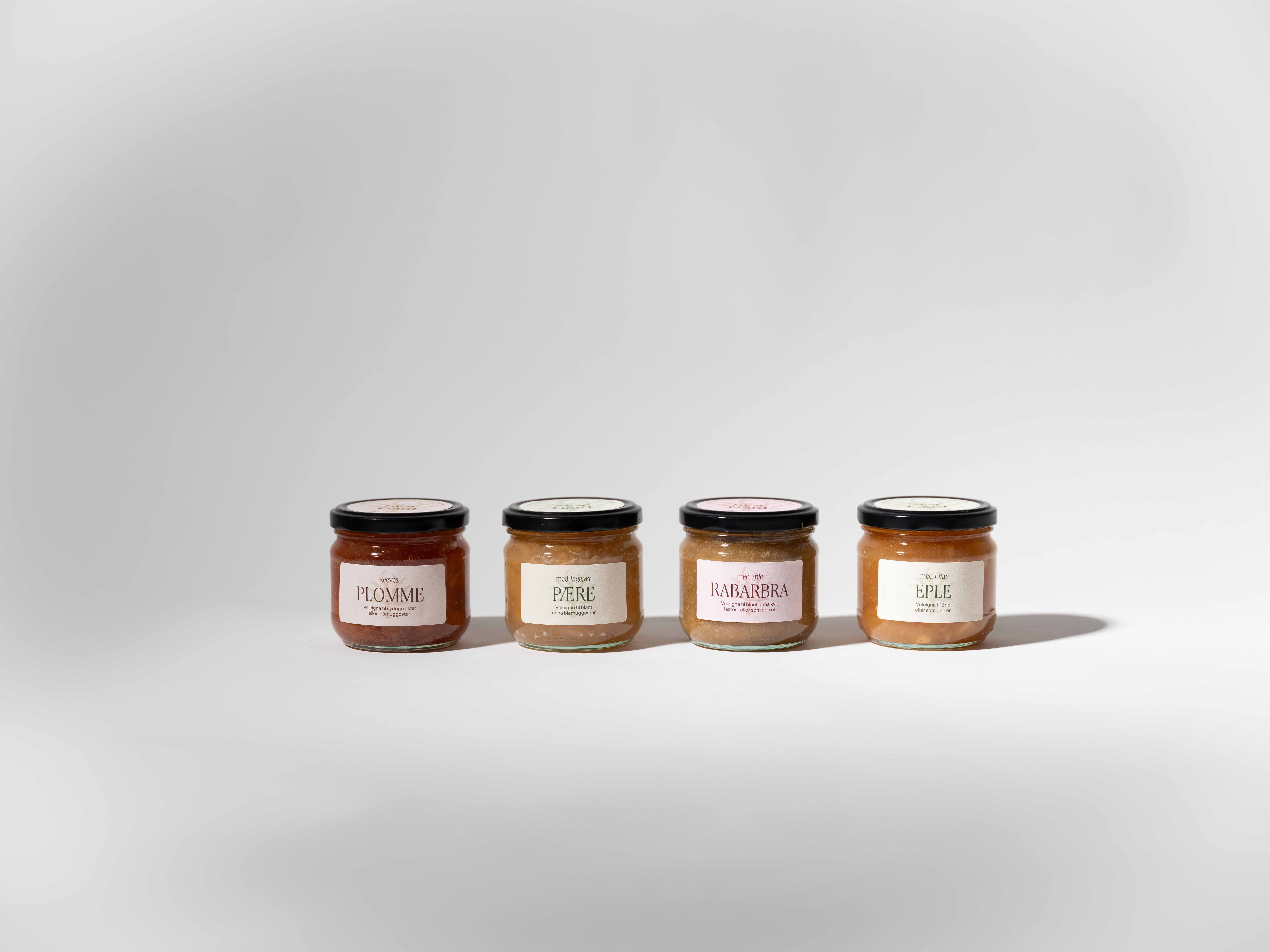 Syltetøy av eple og plomme frå Syse Gard, laga med lokale råvarer.