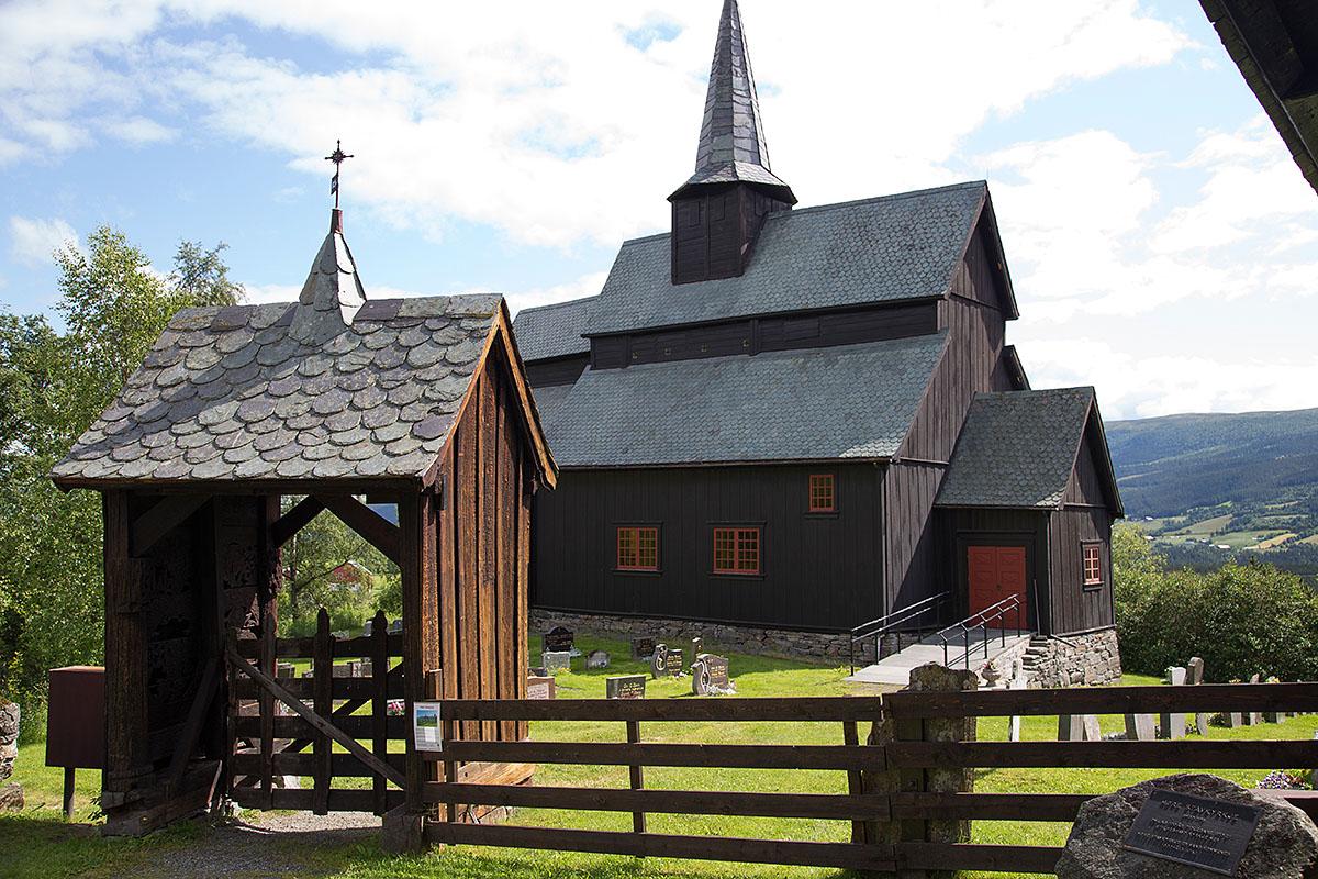 Høre Stavkirke