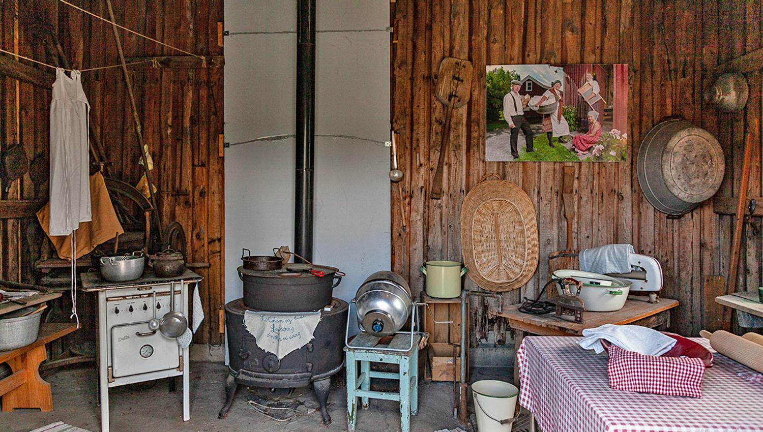 exhibition of old furnishings of houses over 100 years ago