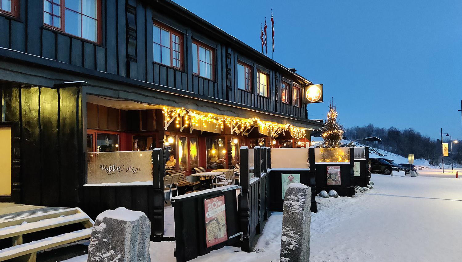 Peppes Pizza at Beitostølen with Christmas illumination in the Blue Hour