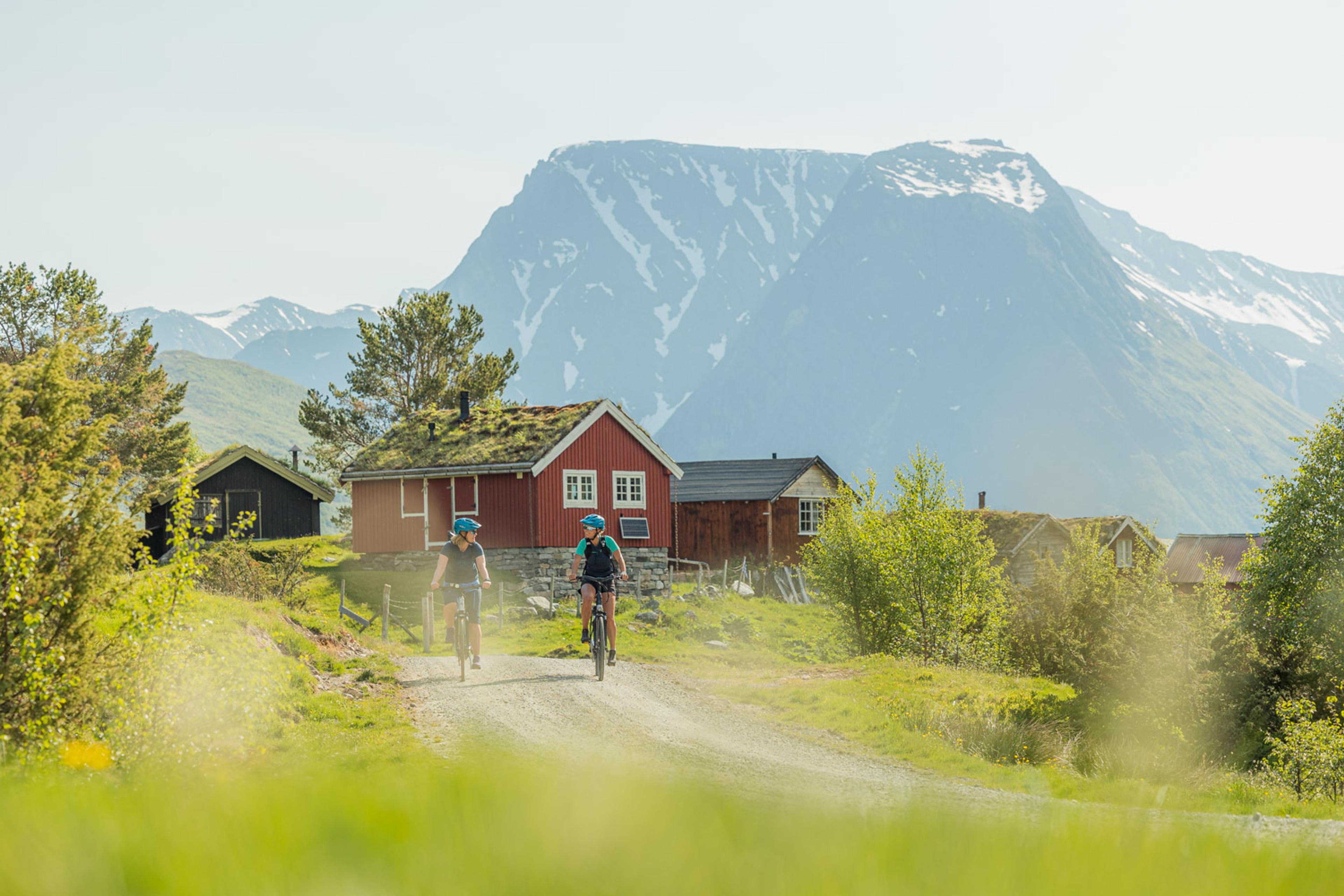 Rent an electric bike with pre-programmed routes in Romsdalen