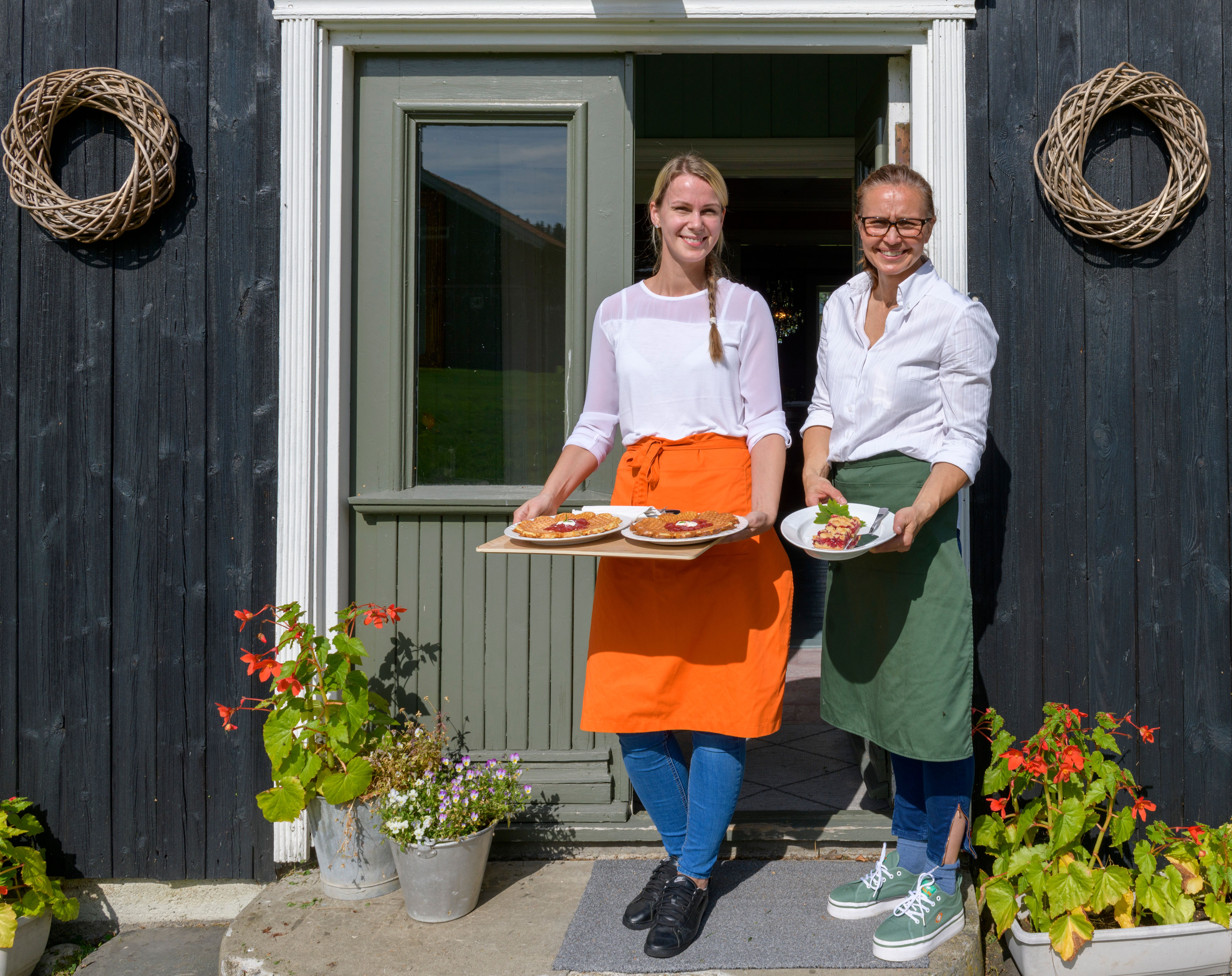 Vertskapet på Stokke Nedre ved Mjøsa ønsker velkommen!