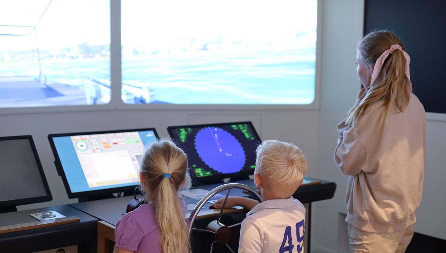 barn leker på DuVerden sjøfartsmuseum + vitensenter i Porsgrunn