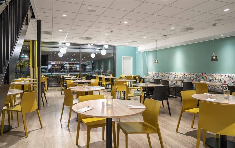 frokost matsal med runde bord