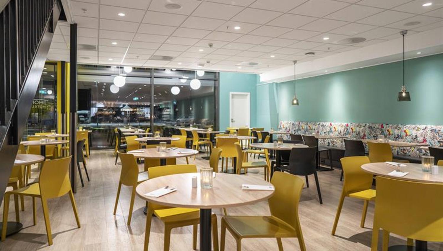 frokost matsal med runde bord