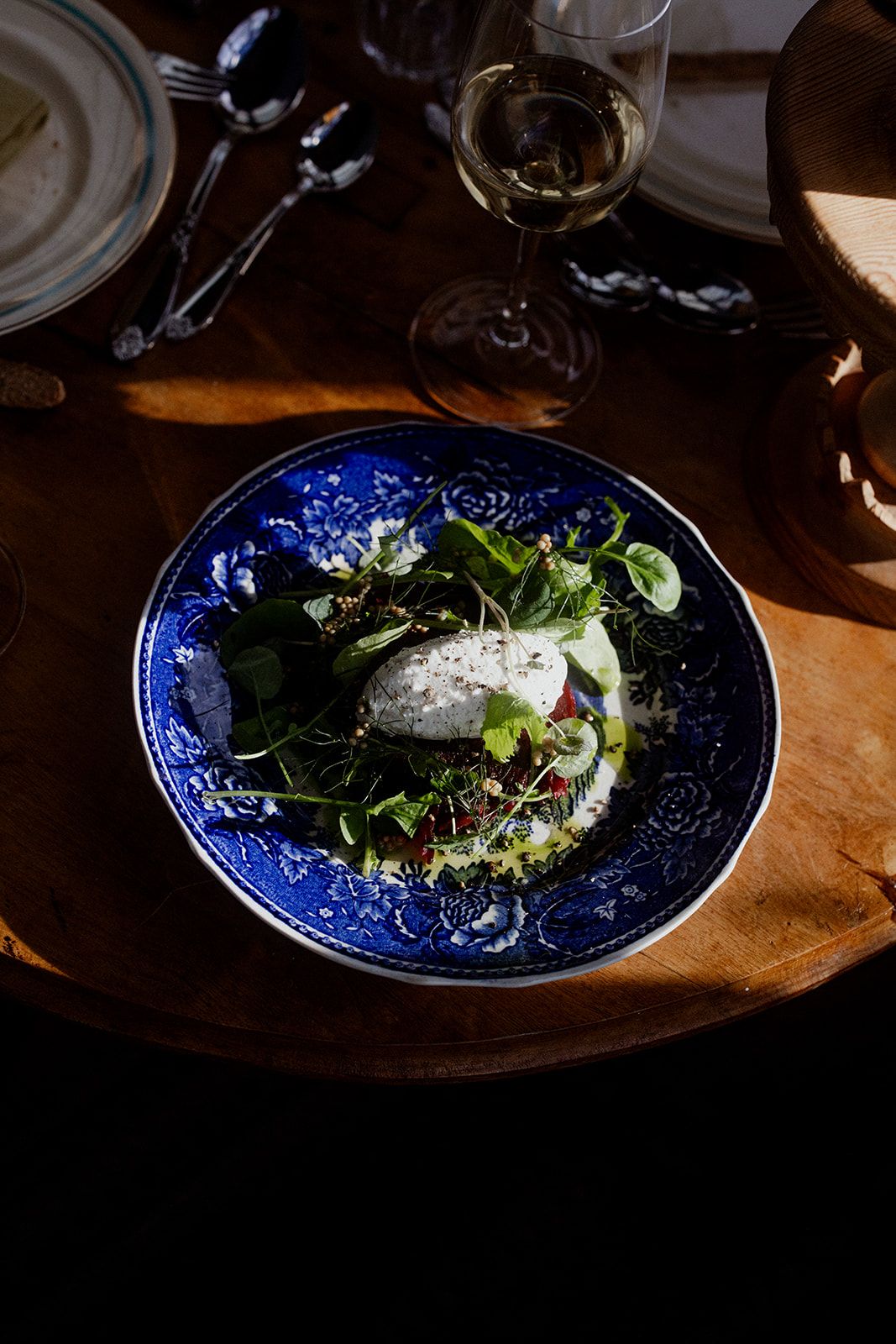 Creative dish with seasonal greens and poached egg – a flavourful dining experience at Hotel Sundal.