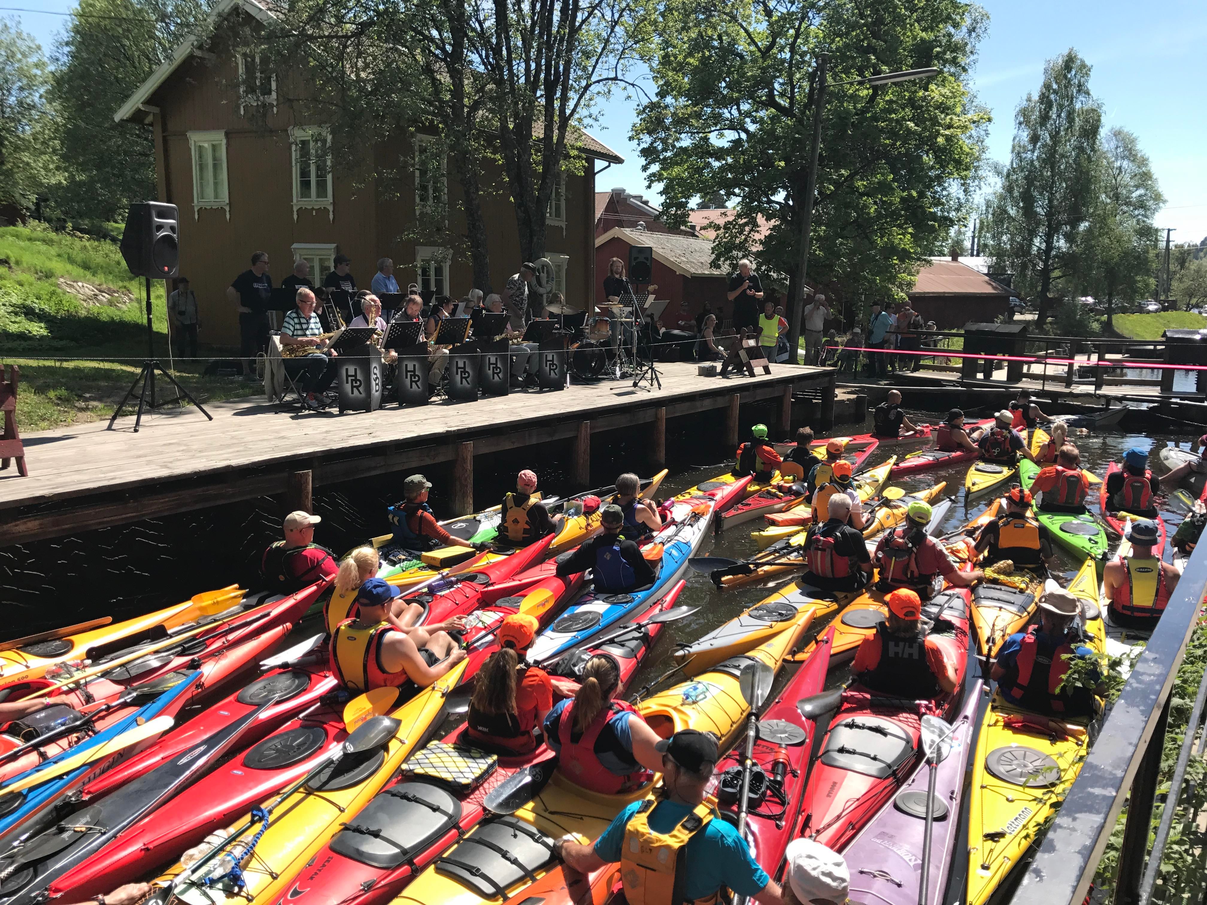 Kayakker i Ørje sluser