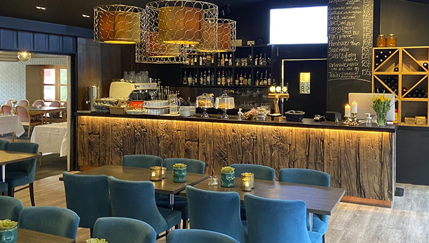 Bar og selskapsrom