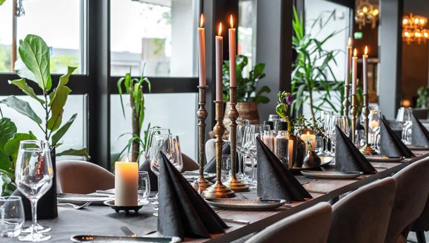 Dekket bord til lunsj