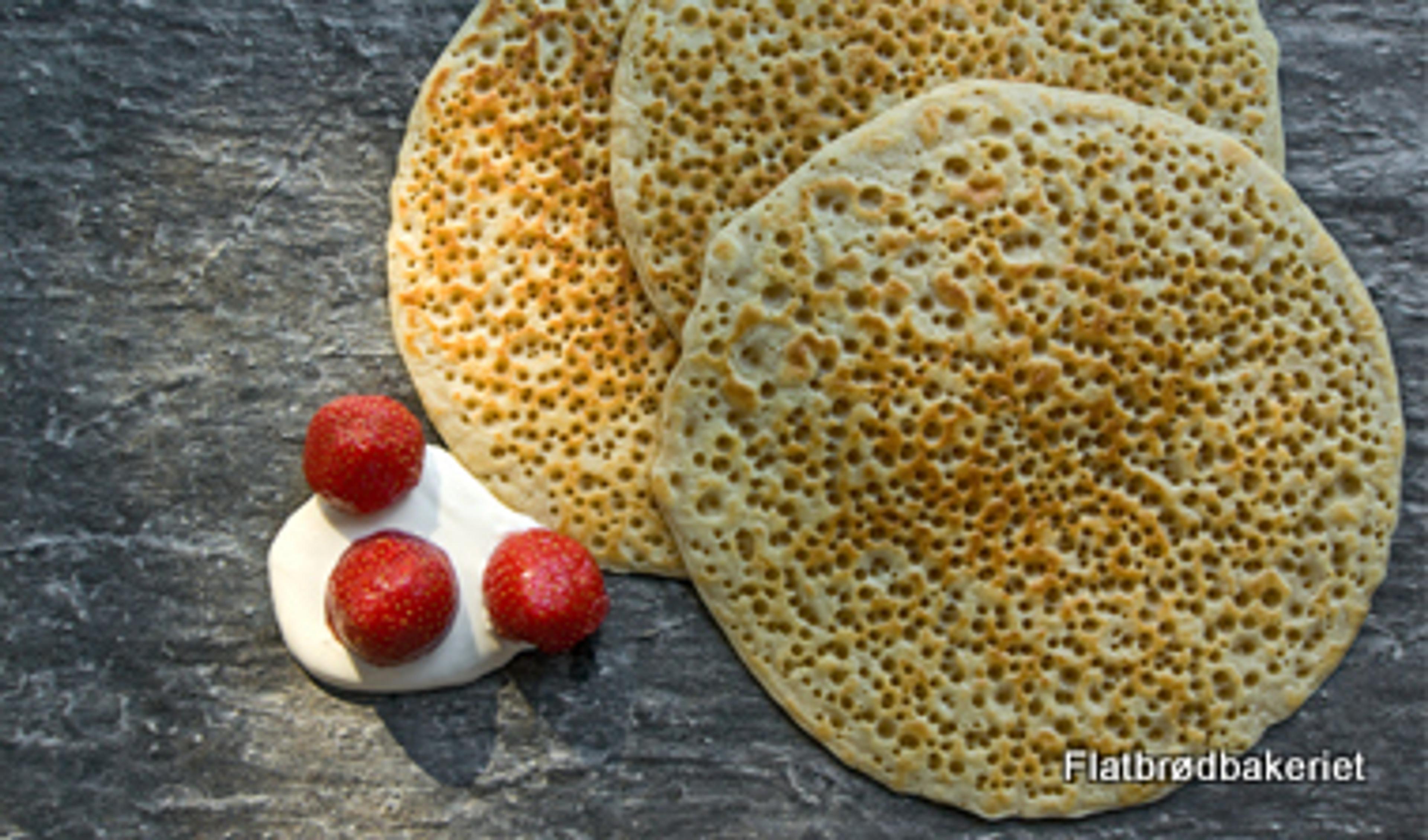 Kvikaku, med jordbær og krem til