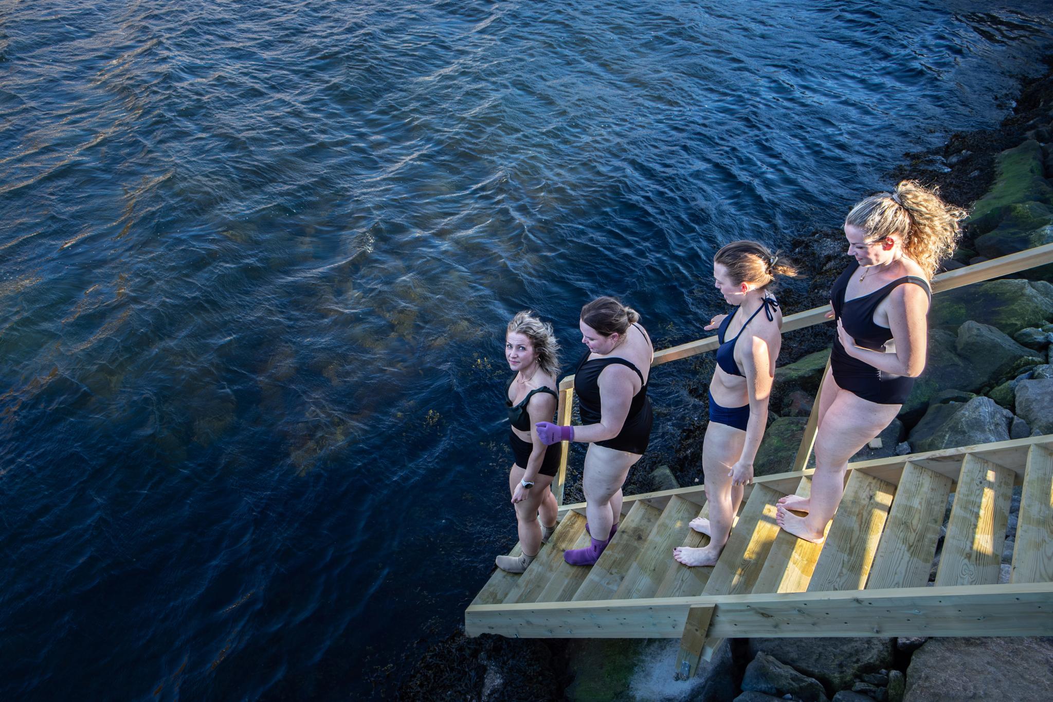 Trapper ned fra badstua.