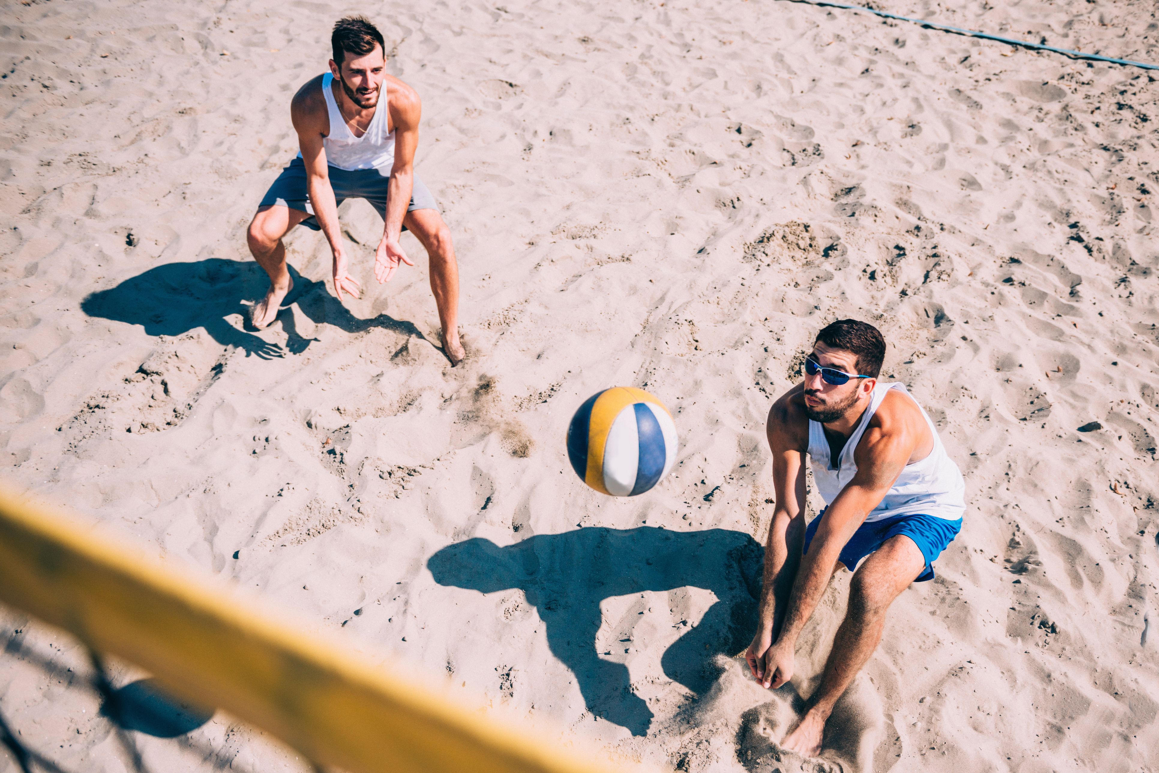 På området finnes en beachvolleyballbane
