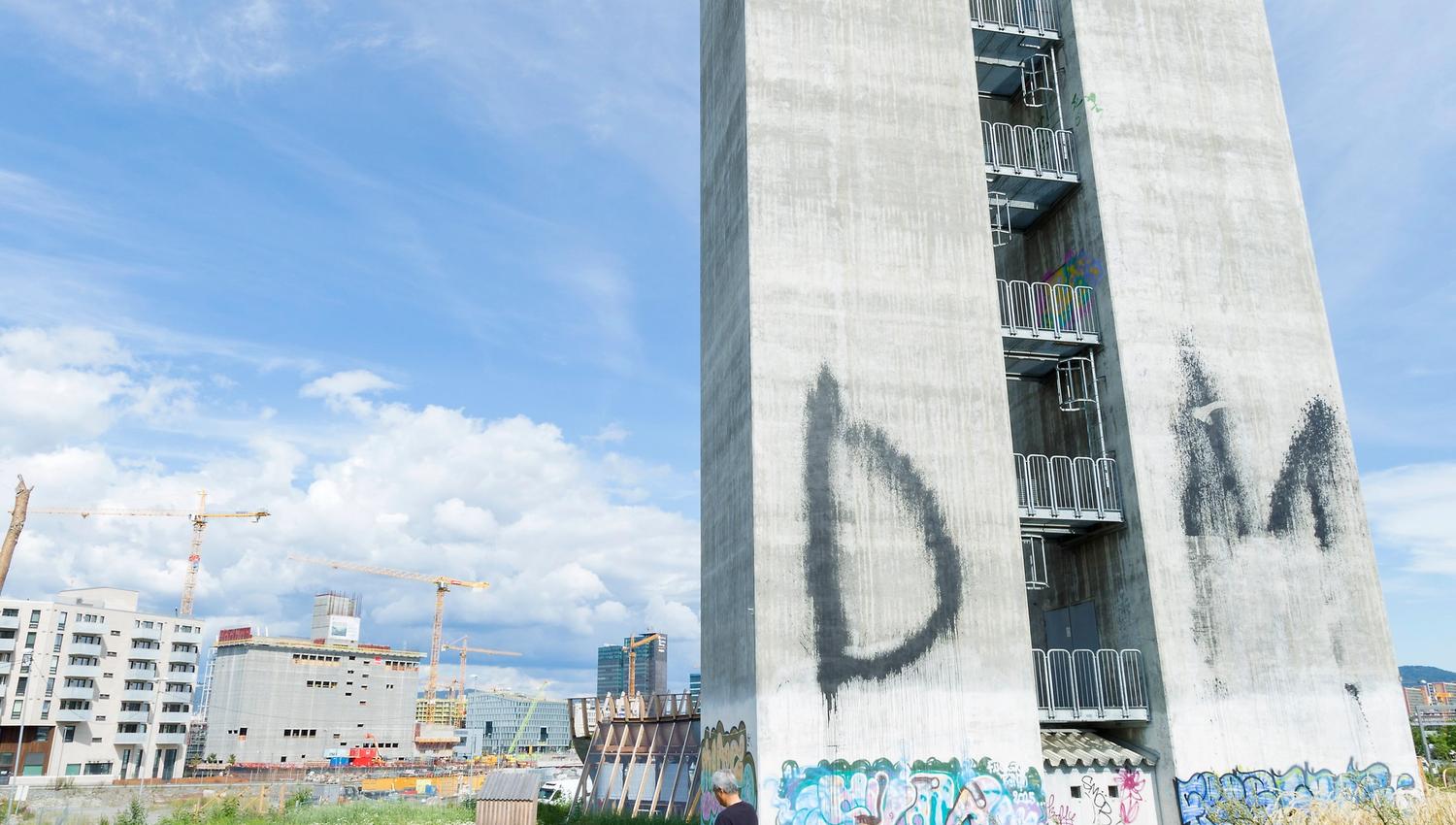 To tårn.