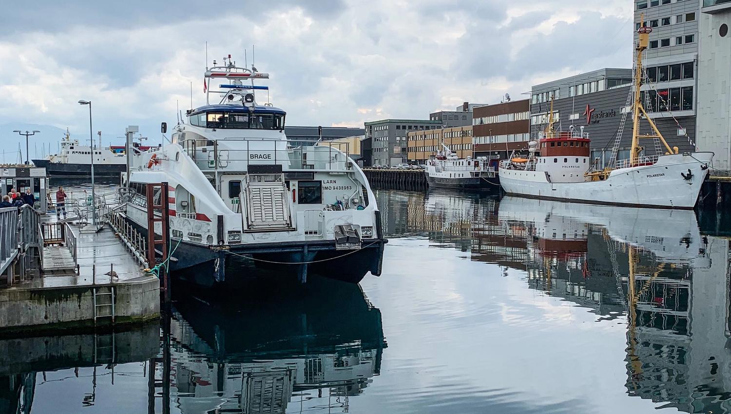 båt ved havnen
