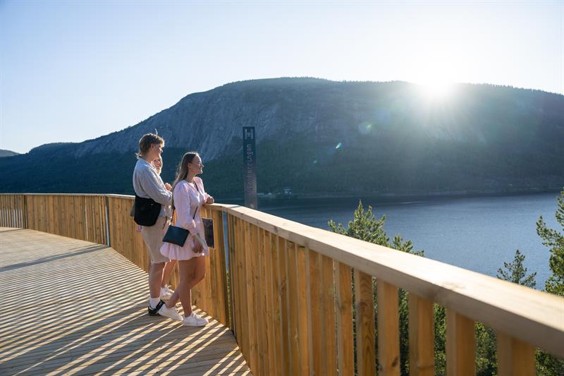 2 ladies enjoy the view from the the tree top walk at Hamaren