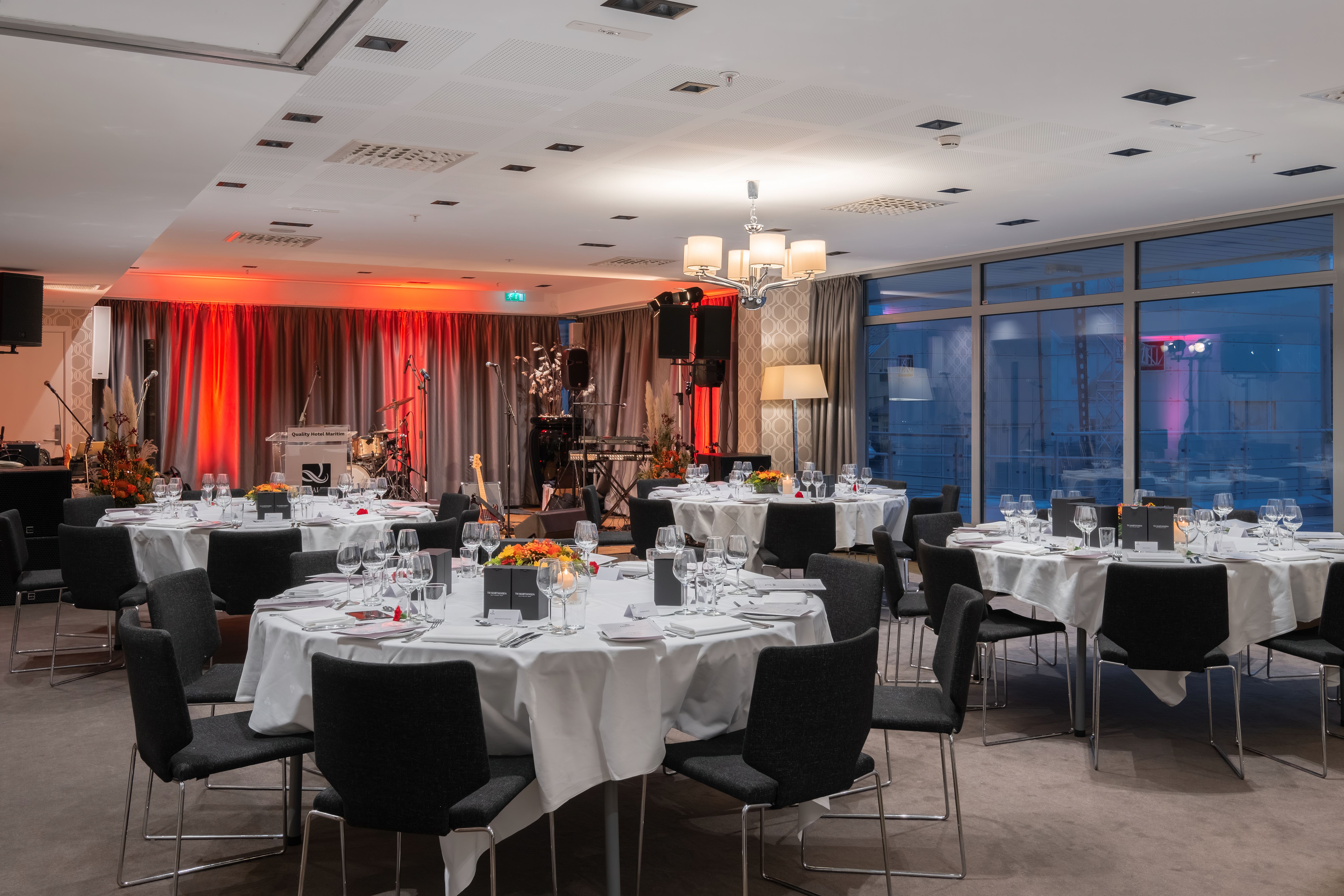 Middag og underholdning salongene