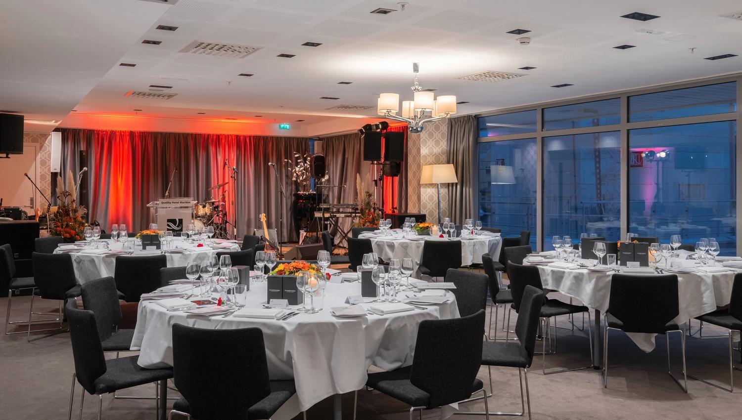 Middag og underholdning salongene