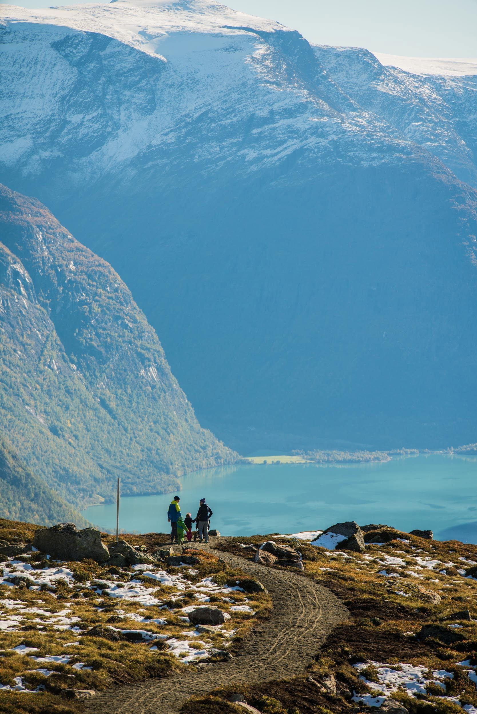 Guided hiking tour to Skredfjellet | Loen Active