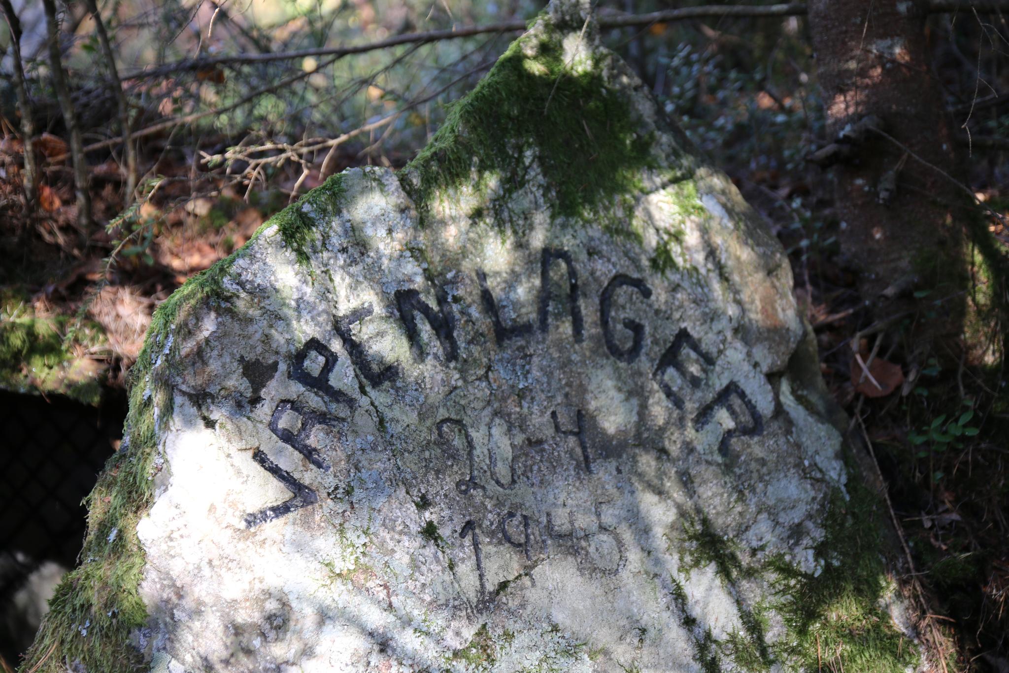 Stein med innskrift "Våpenlager"