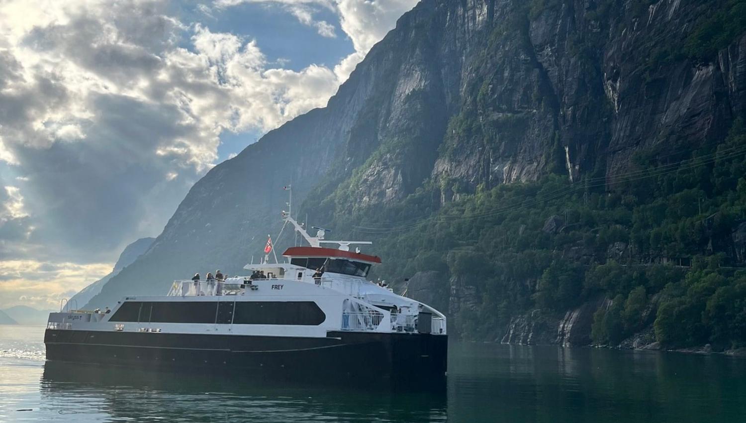 Fjord Hikes overnight adventure Kjerag and Preikestolen