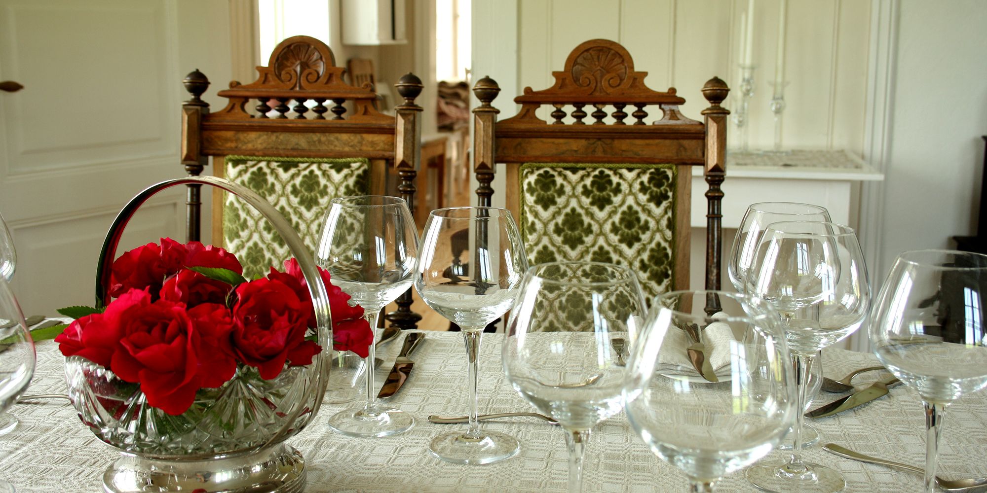 Husfrua Gårdshotell - dekket bord