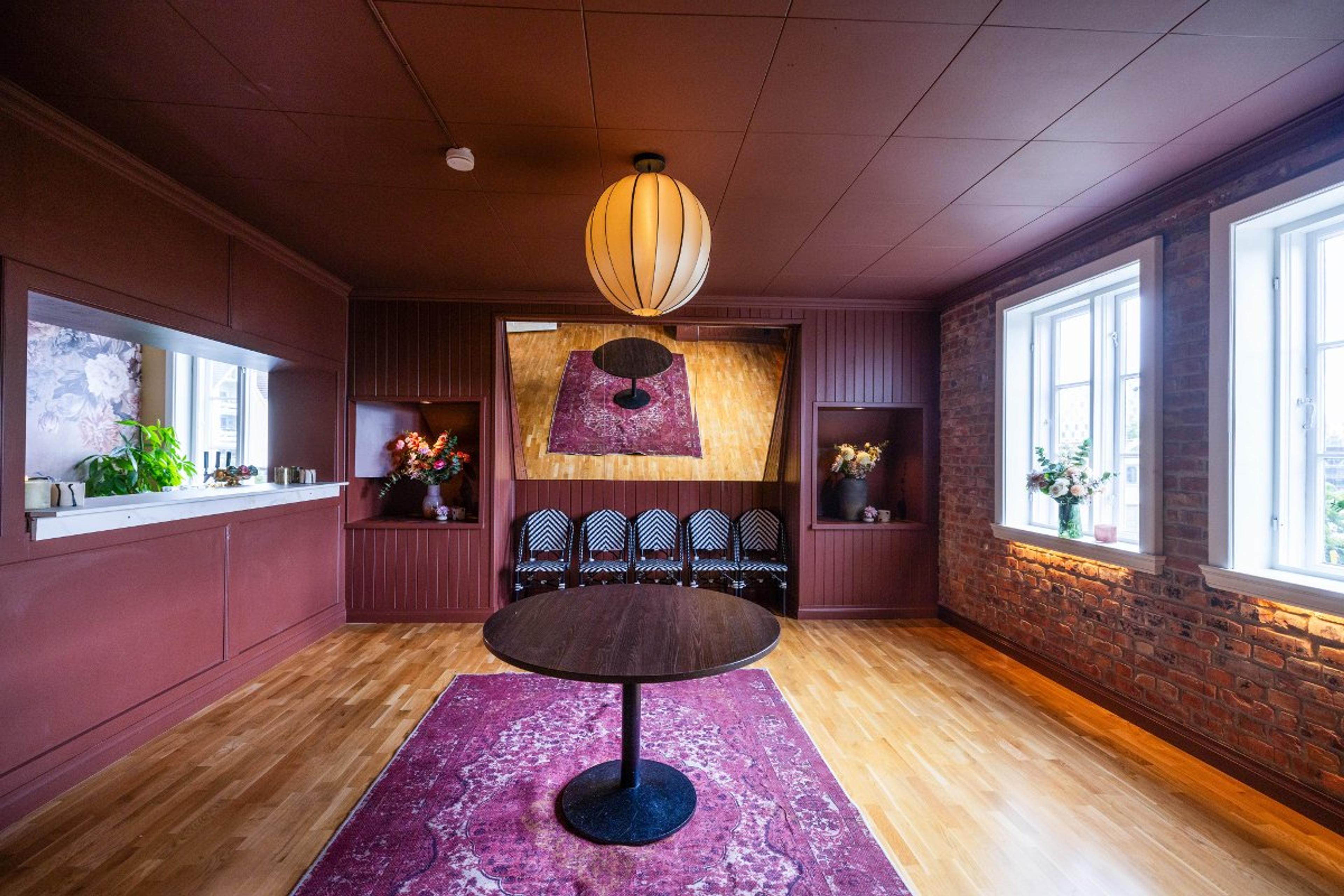 Venus café and Lounge