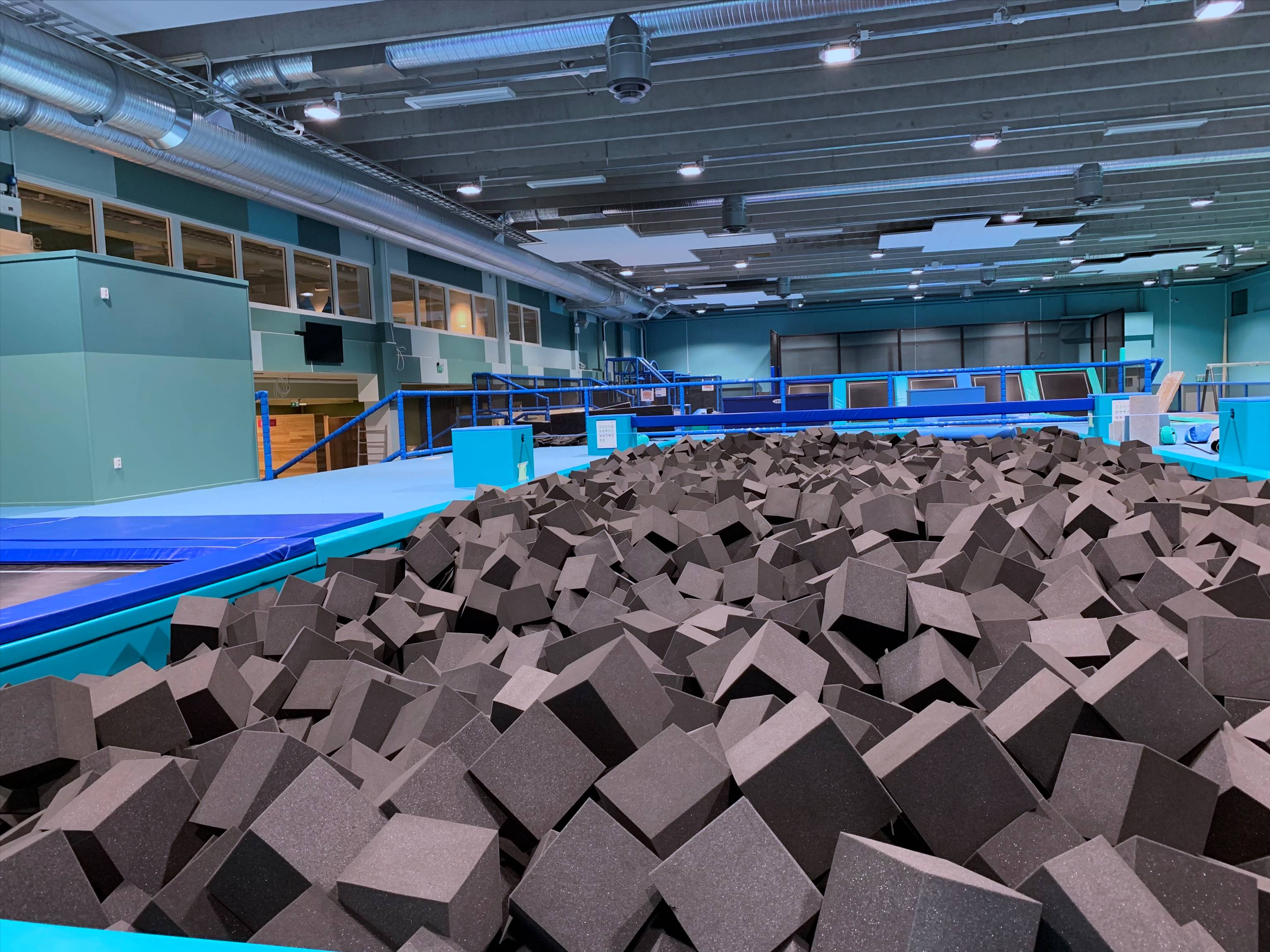 Skumklossbasseng på Svev Trampolinepark. Foto.