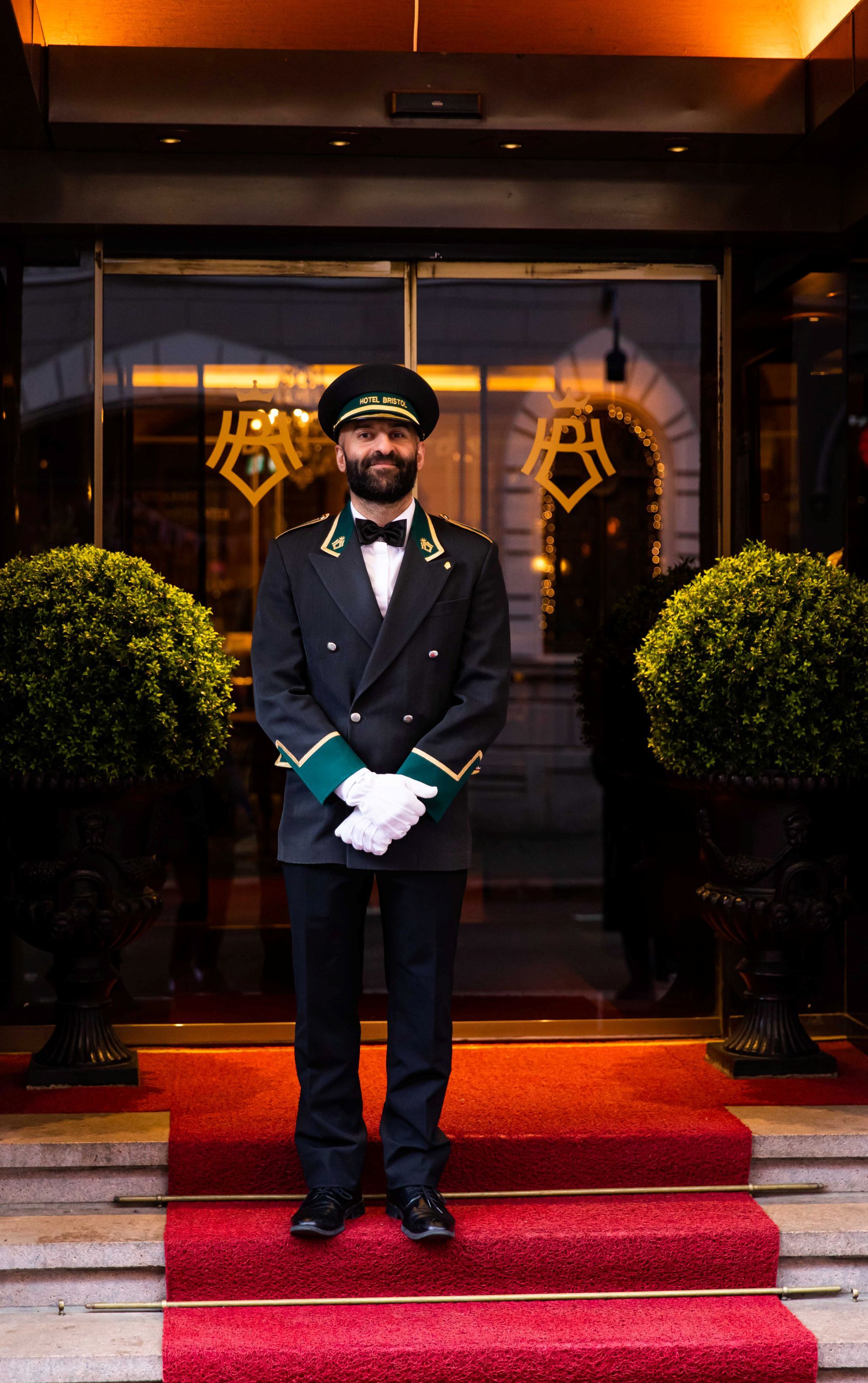 Dørvakt foran hotellet