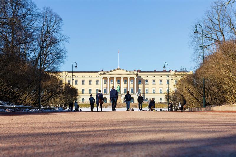 People in front of the Royal Palace