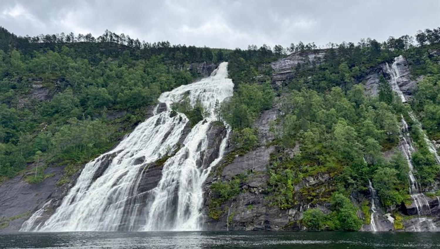 The waterfall near Modalen