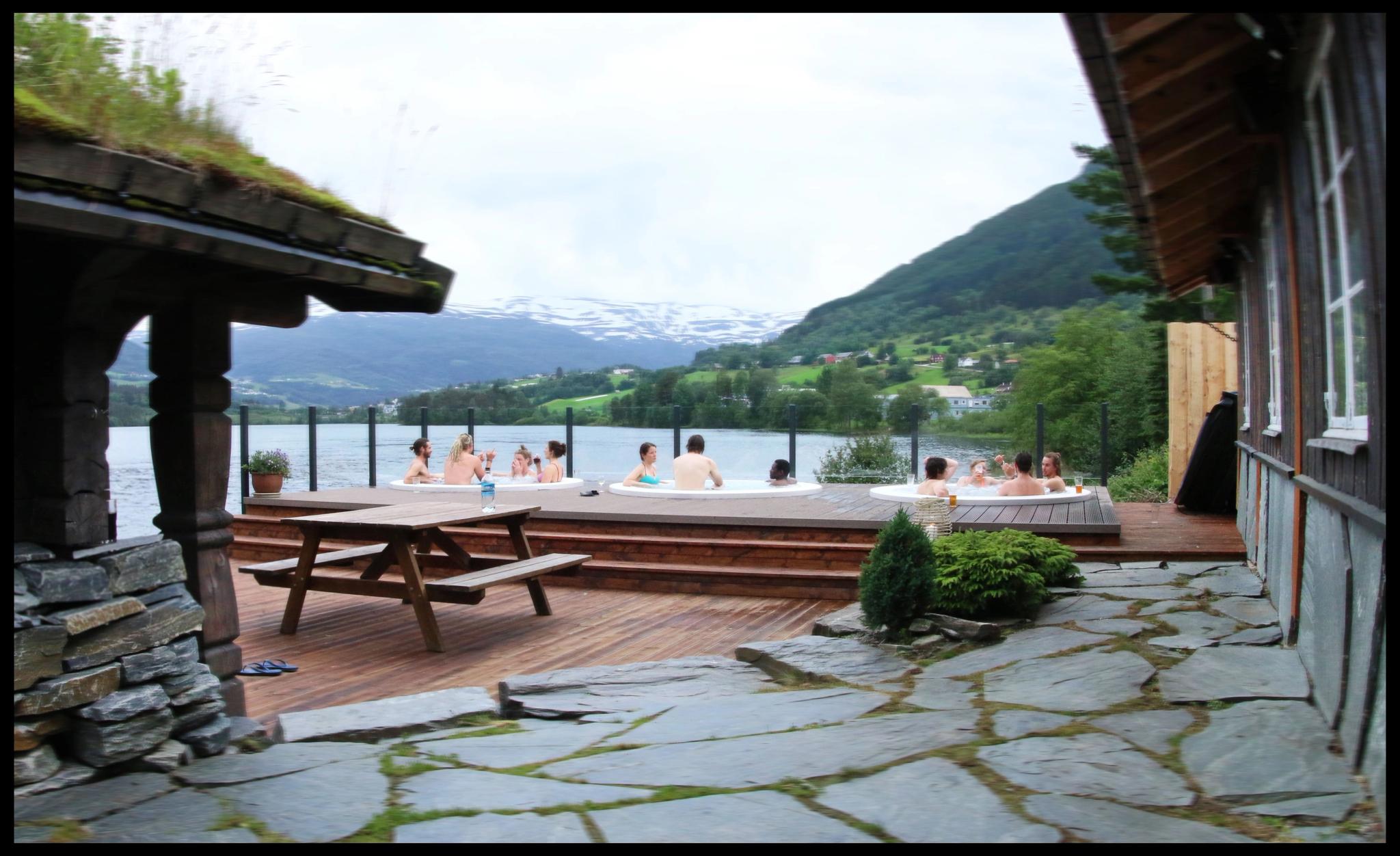 Utandørs boblebad og badstove - Voss Active Friluftsspa