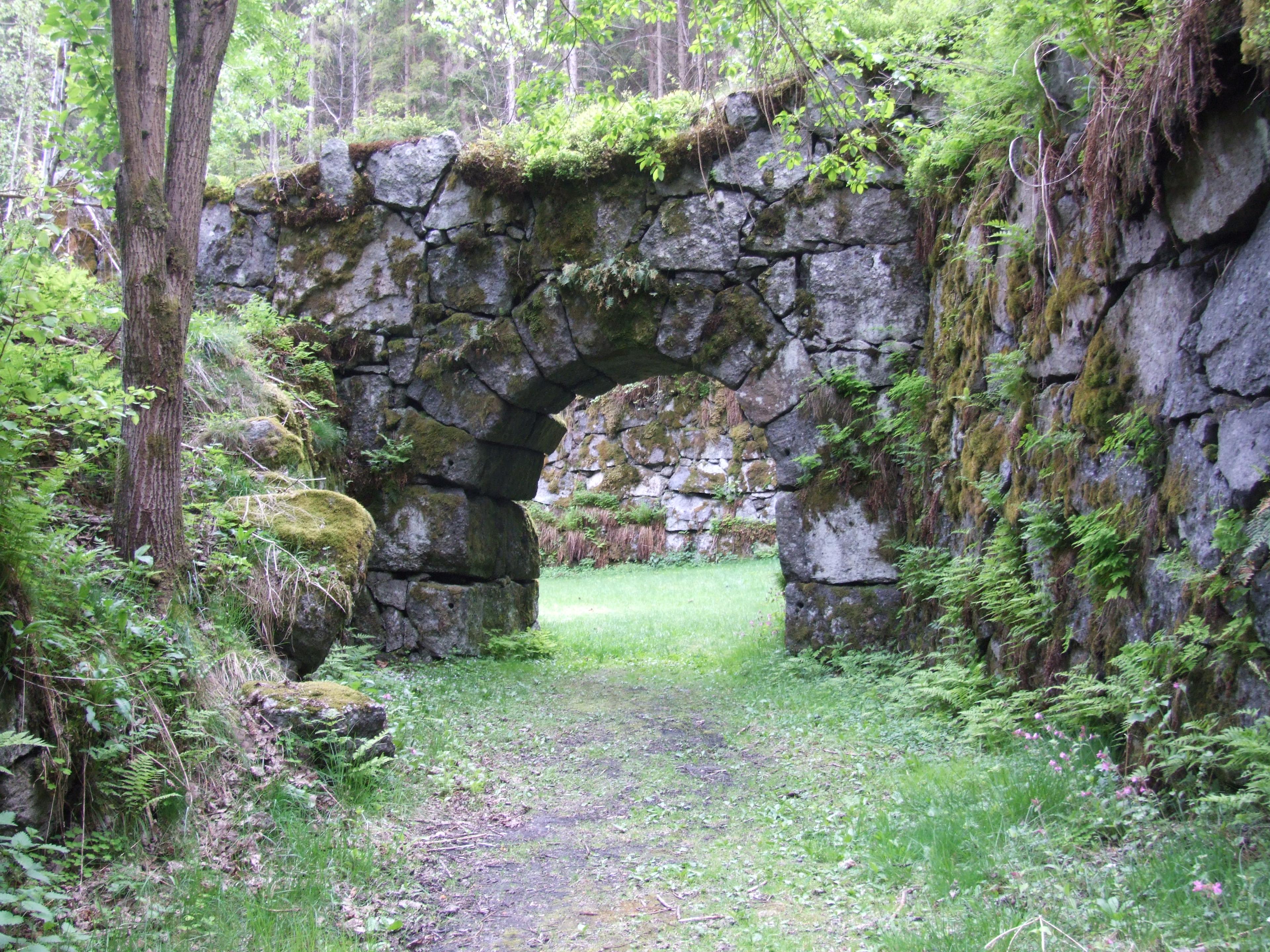 inngangen til kullkjelleren til Moholt jernverk