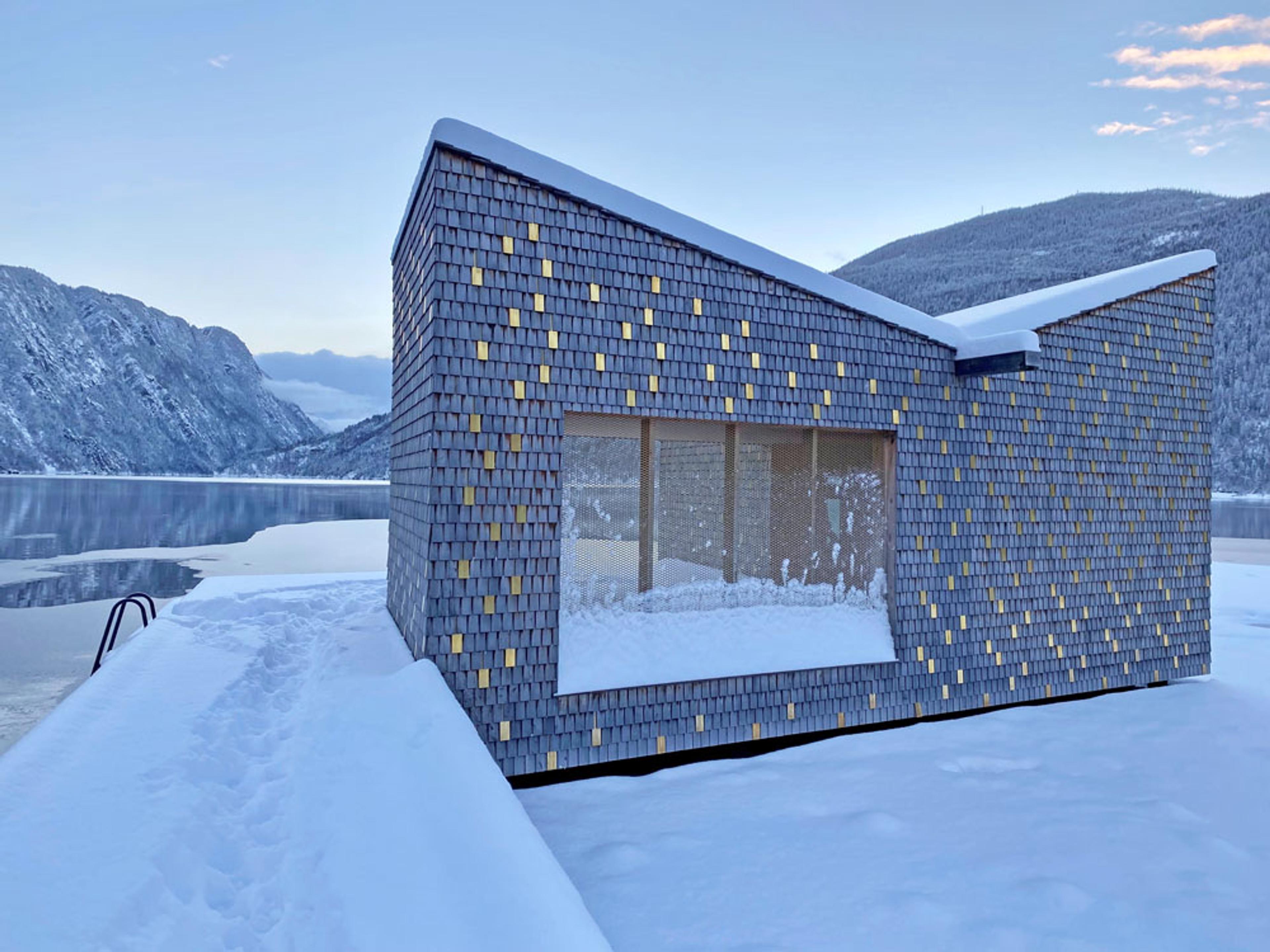 Soria Moria sauna at Dalen with snow 