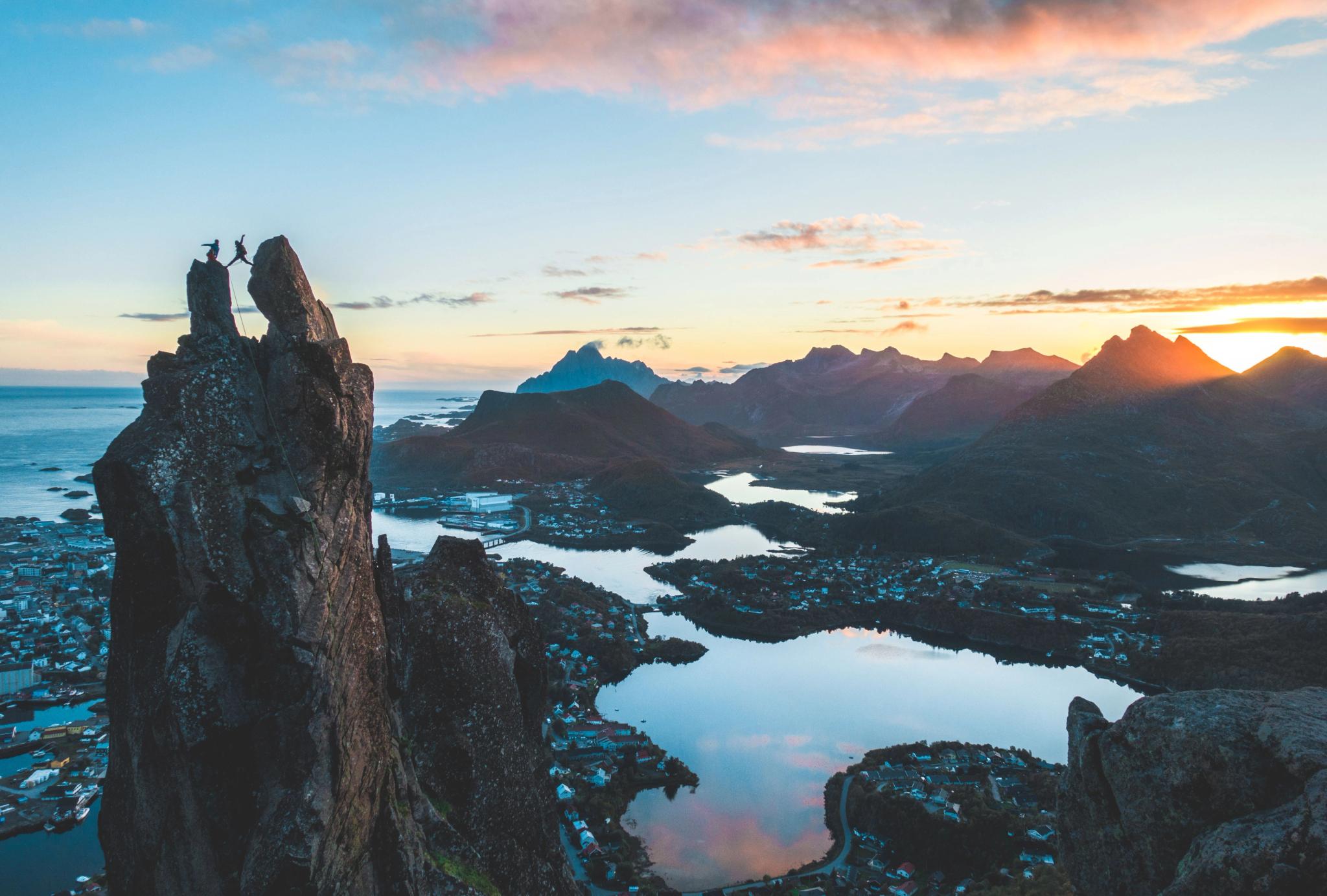 Svolværgeita og midnattsol