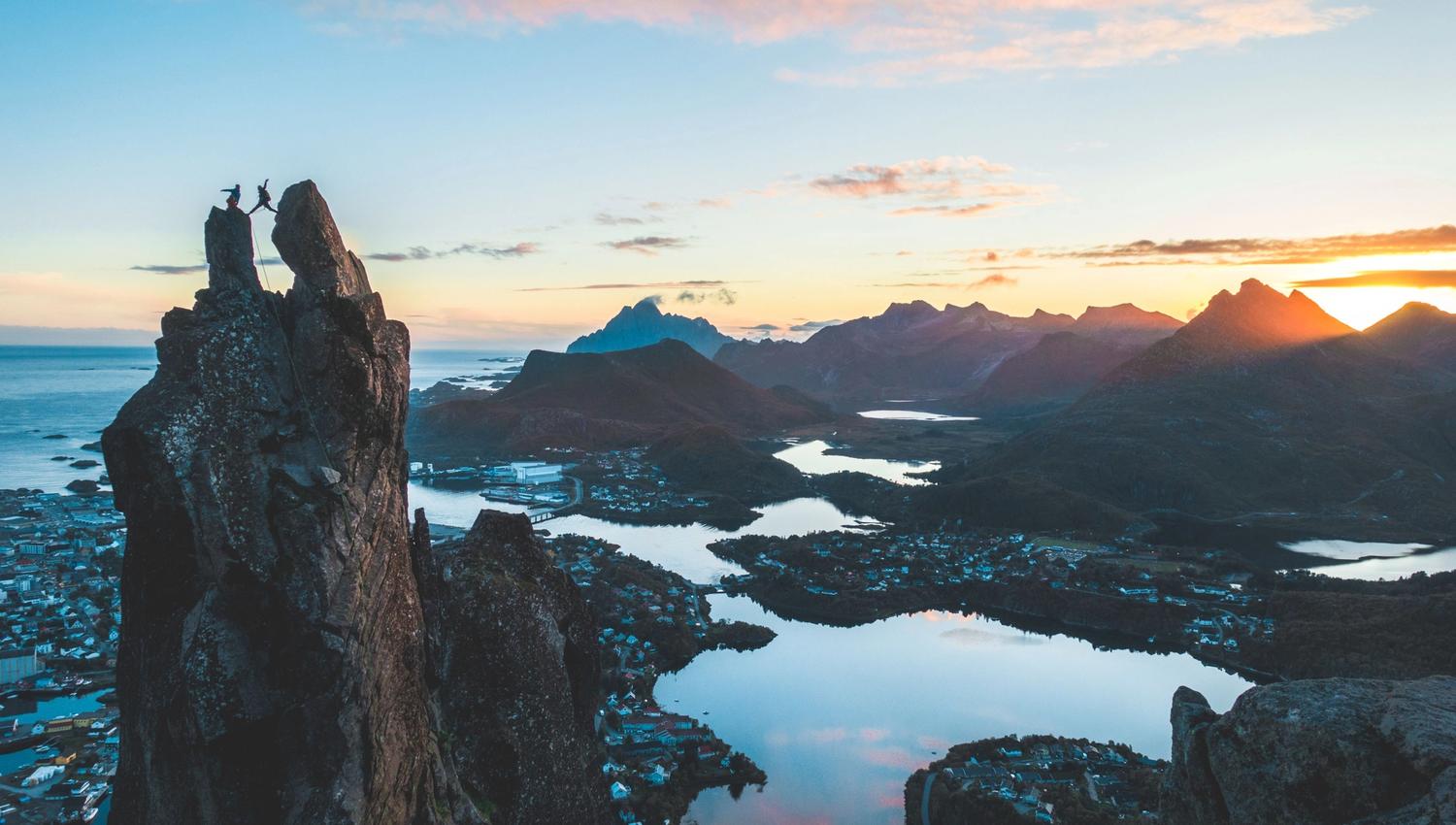 Svolværgeita og midnattsol
