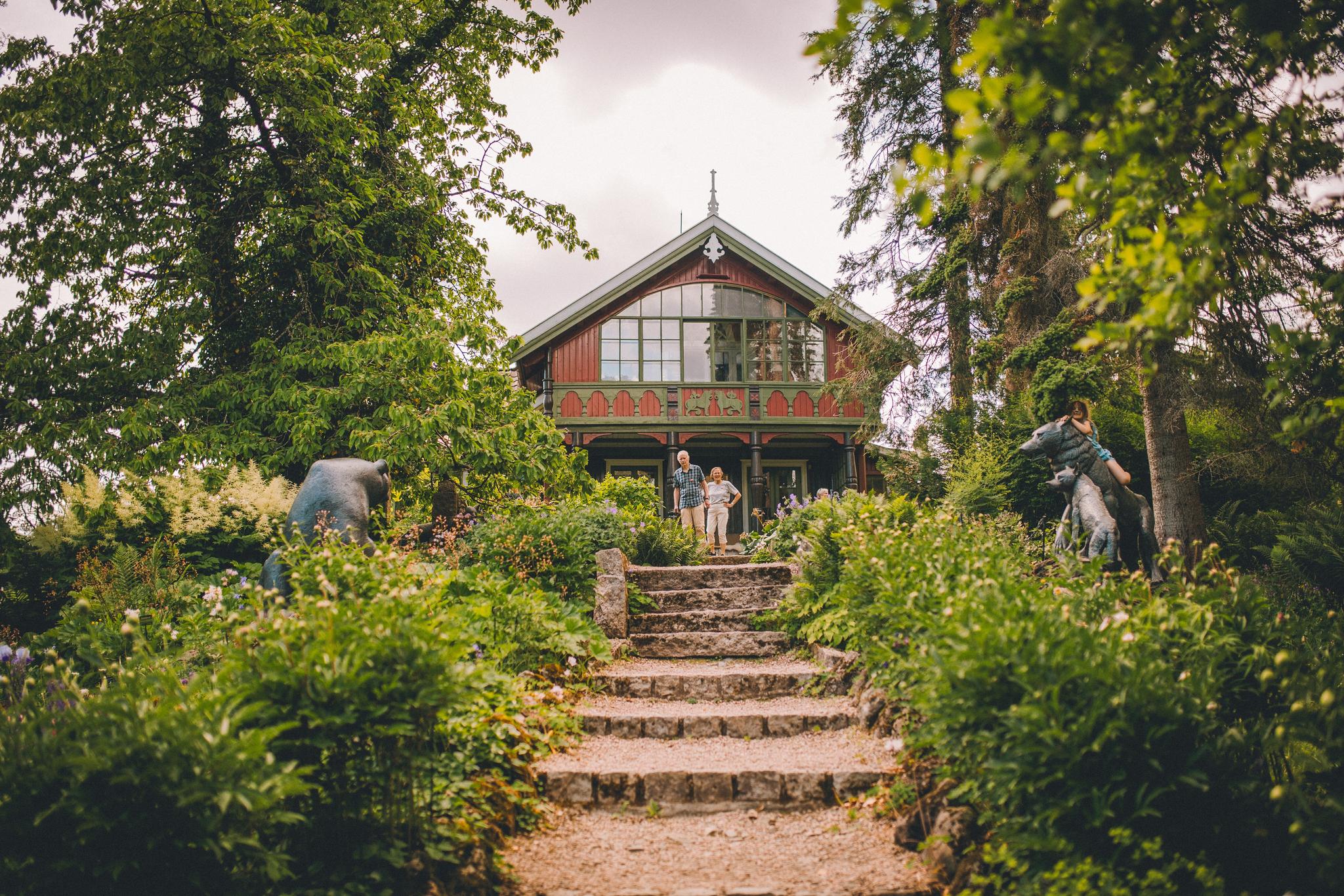 House and sculptures in the museum park