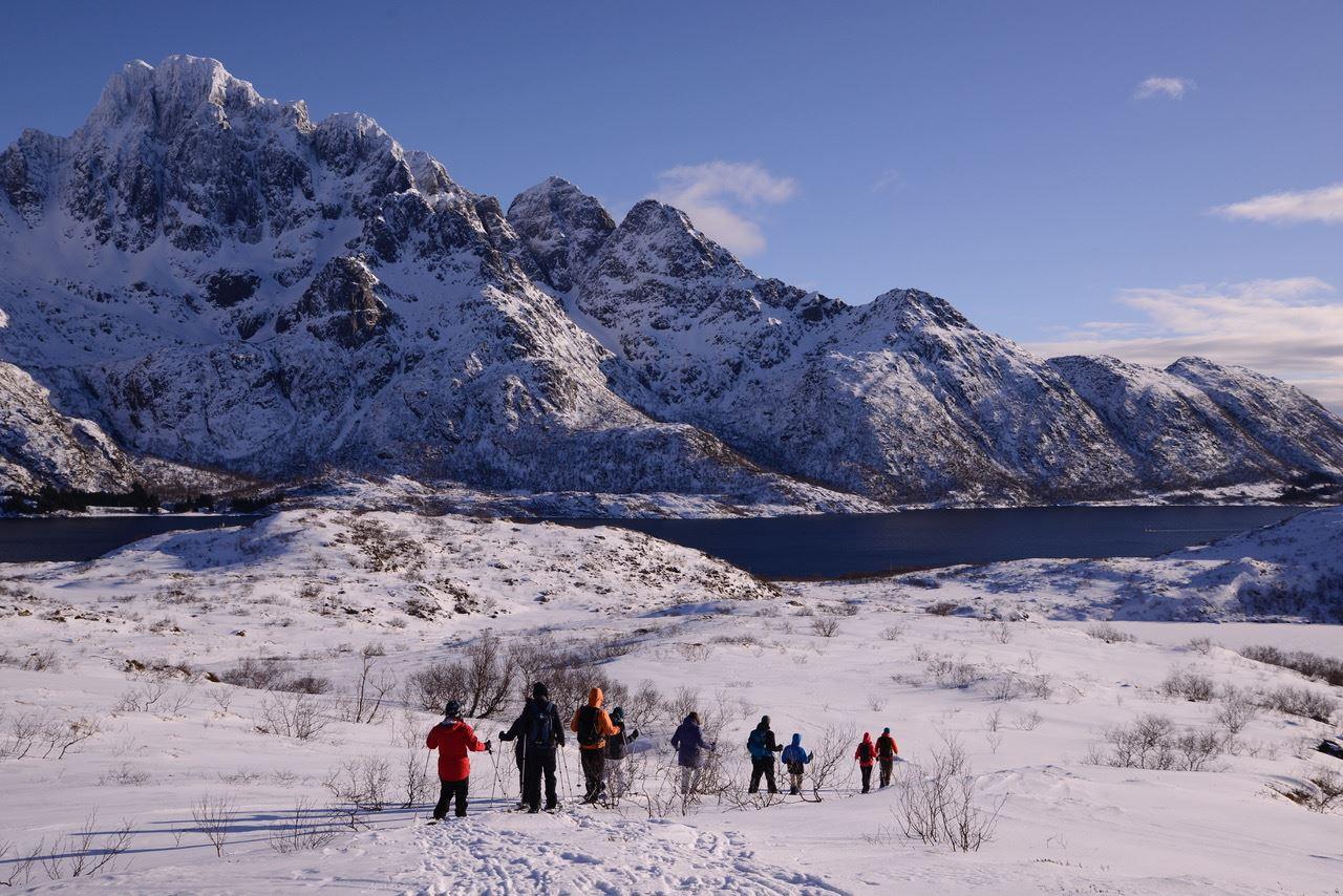 Snowshoe Explorer - guided showshoeing trips