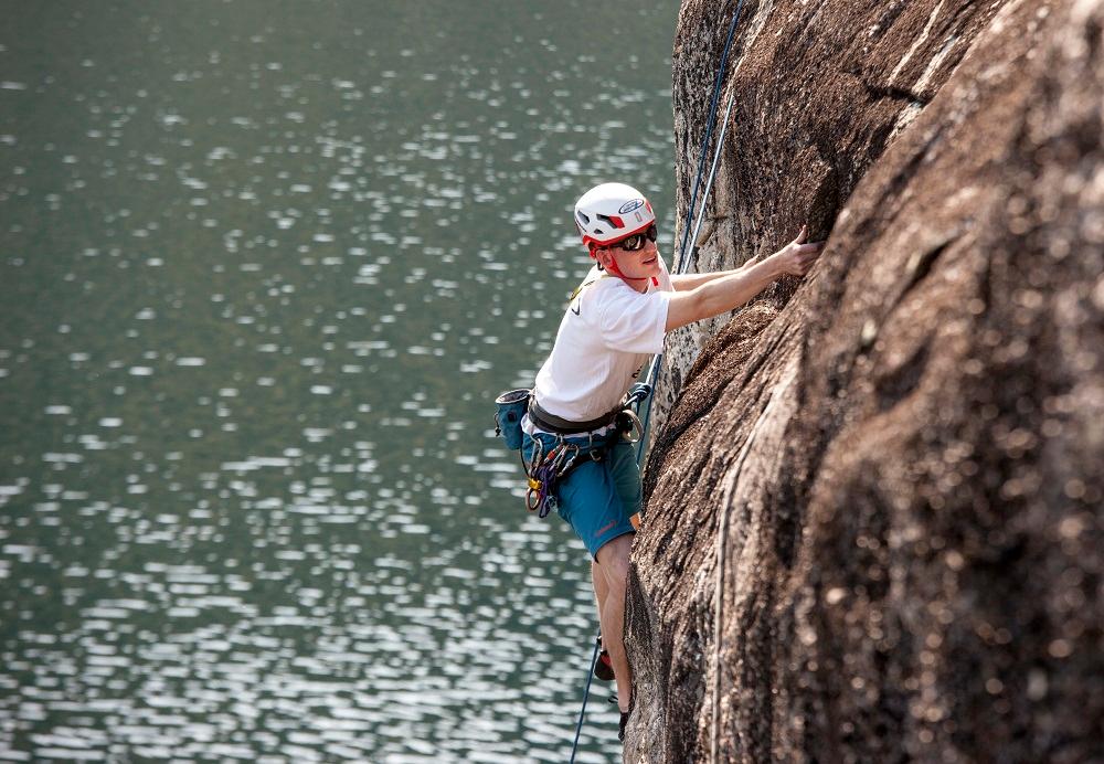Klettern, Abseilen und Höhlentour in Valldal