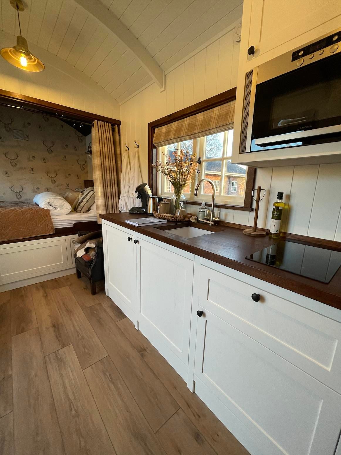 WonderInn Shepherd's Hut - Boho