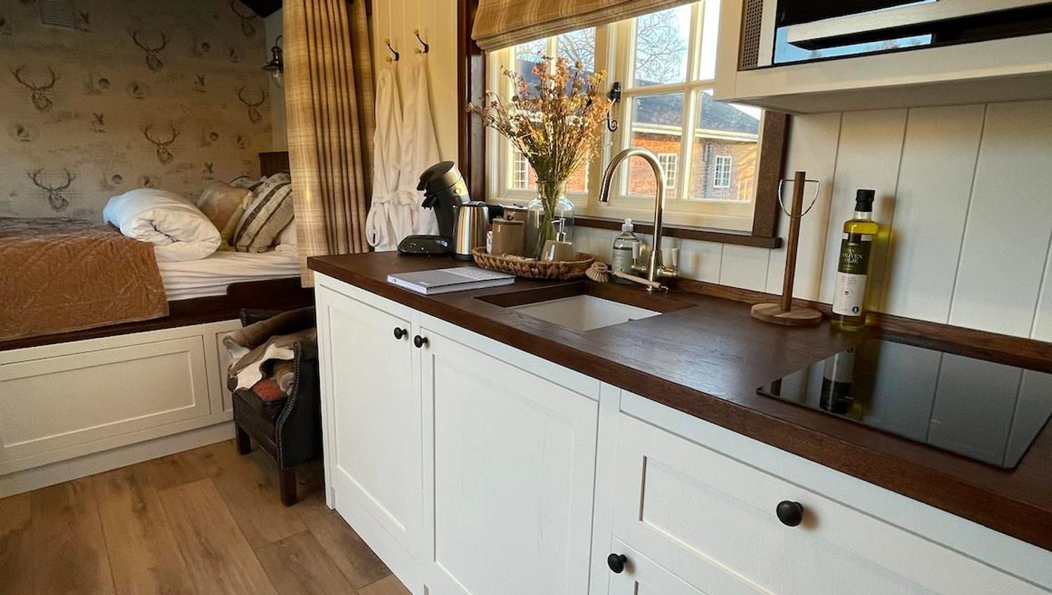 WonderInn Shepherd's Hut - Boho