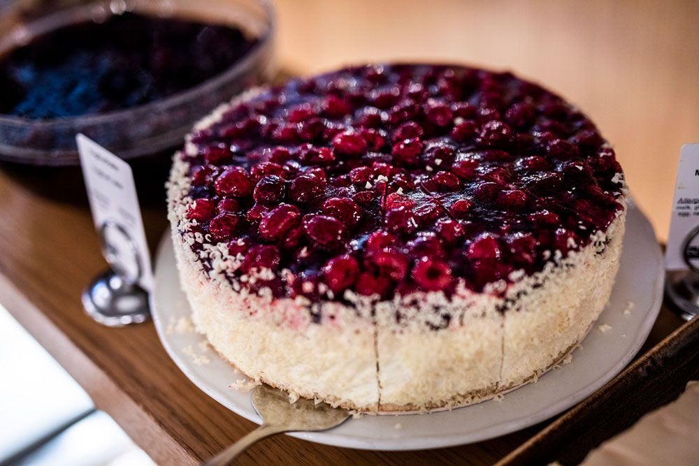 kake på buffet på restaurant på Straand Hotel i Vrådal