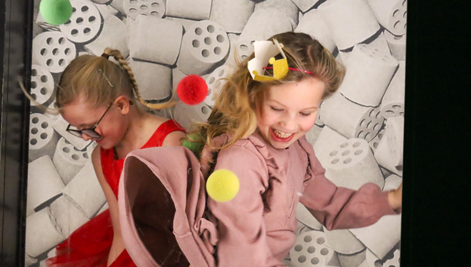 jenter leker på DuVerden