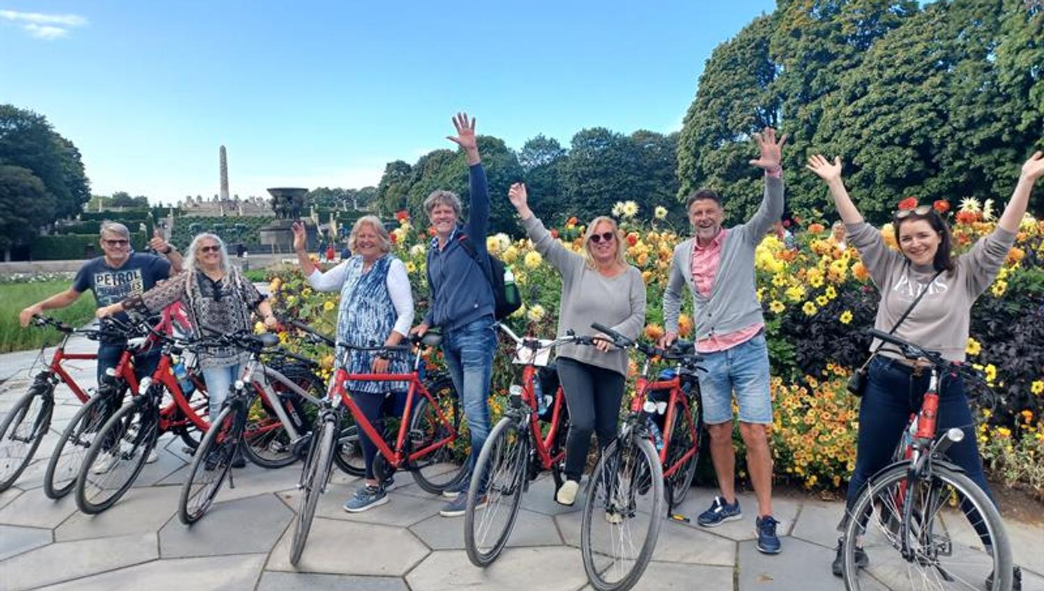 People with bikes in the Vigeland Sculpture Park.